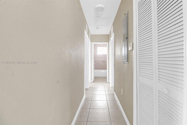 Building Photo - 3920 SW 89th Ct