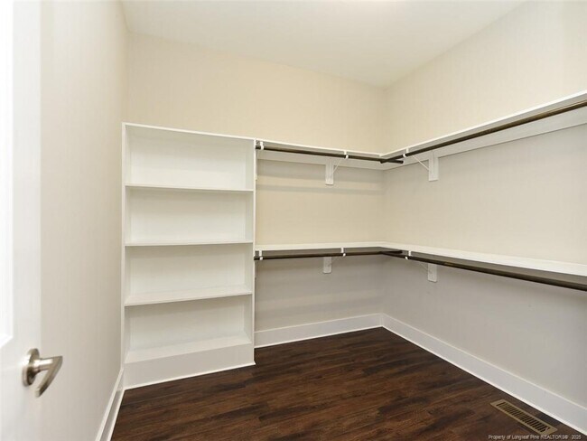 Building Photo - 723 Lindley Dr