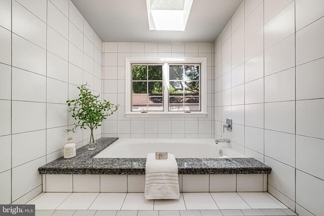 Building Photo - 4817 Chevy Chase Blvd