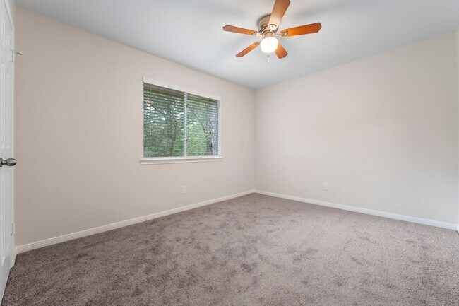 Building Photo - 49 W Southfork Pines Cir