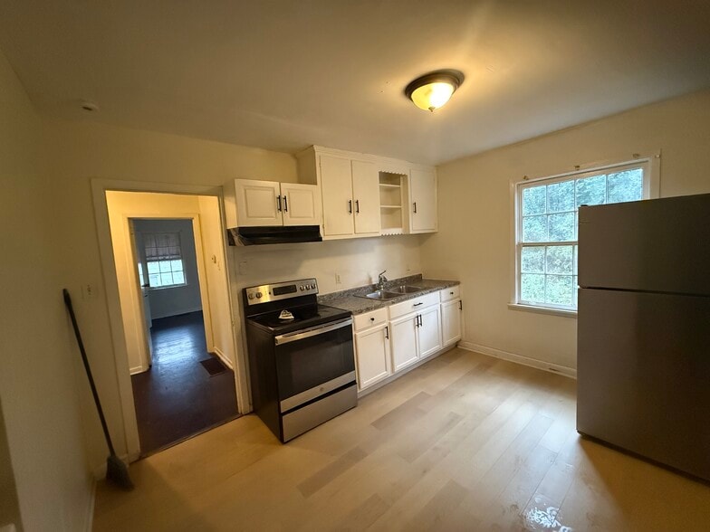 Building Photo - 1687 Beechwood Blvd SW