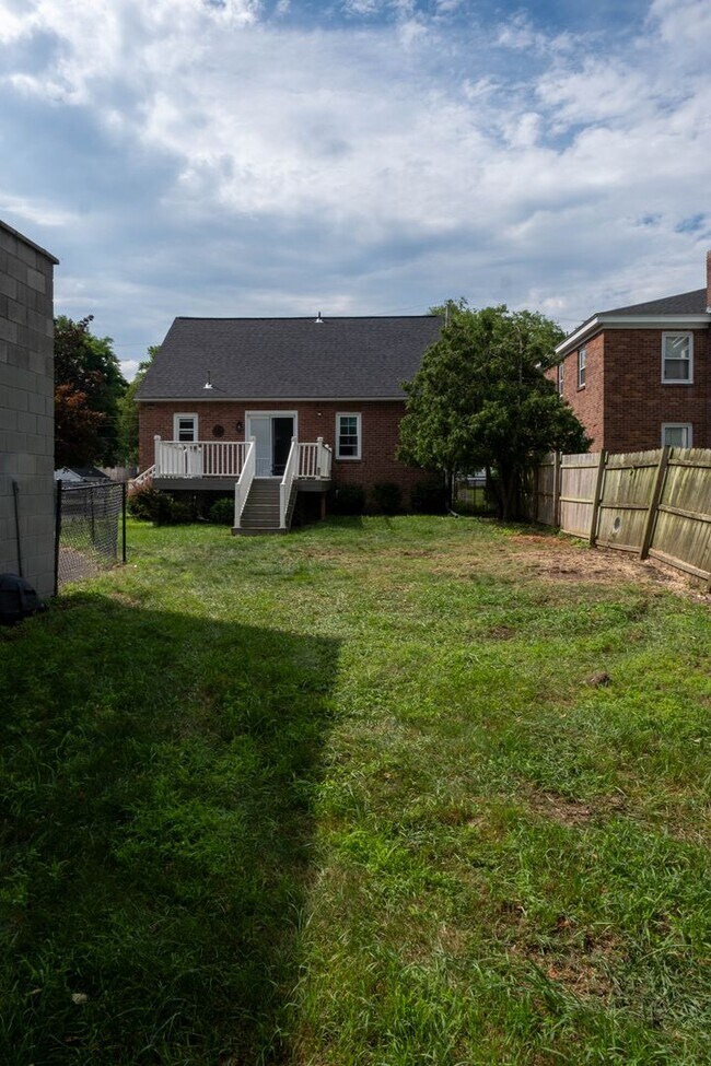 Building Photo - Beautiful Four Bedroom Home