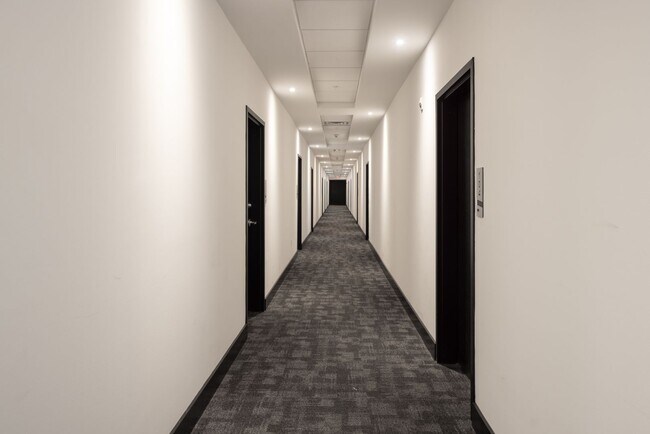 Building Photo - Studio Apartment at Watermark in Downtown ...