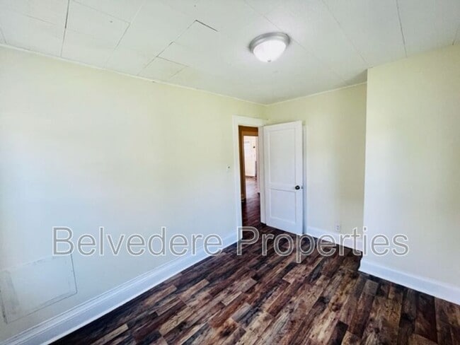 Building Photo - 810 Elwell Ave