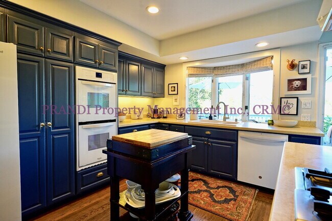 Building Photo - 3-Bedroom, 3-Bath Home with Expansive View...
