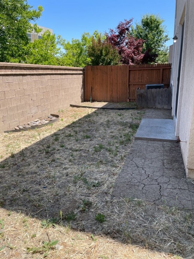 Building Photo - Cute 2 story home in Natomas, 2 master bed...