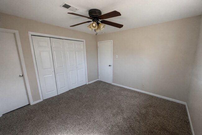 Building Photo - AVAILABLE NOW!