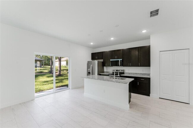 Building Photo - 627 W Glenhaven Dr