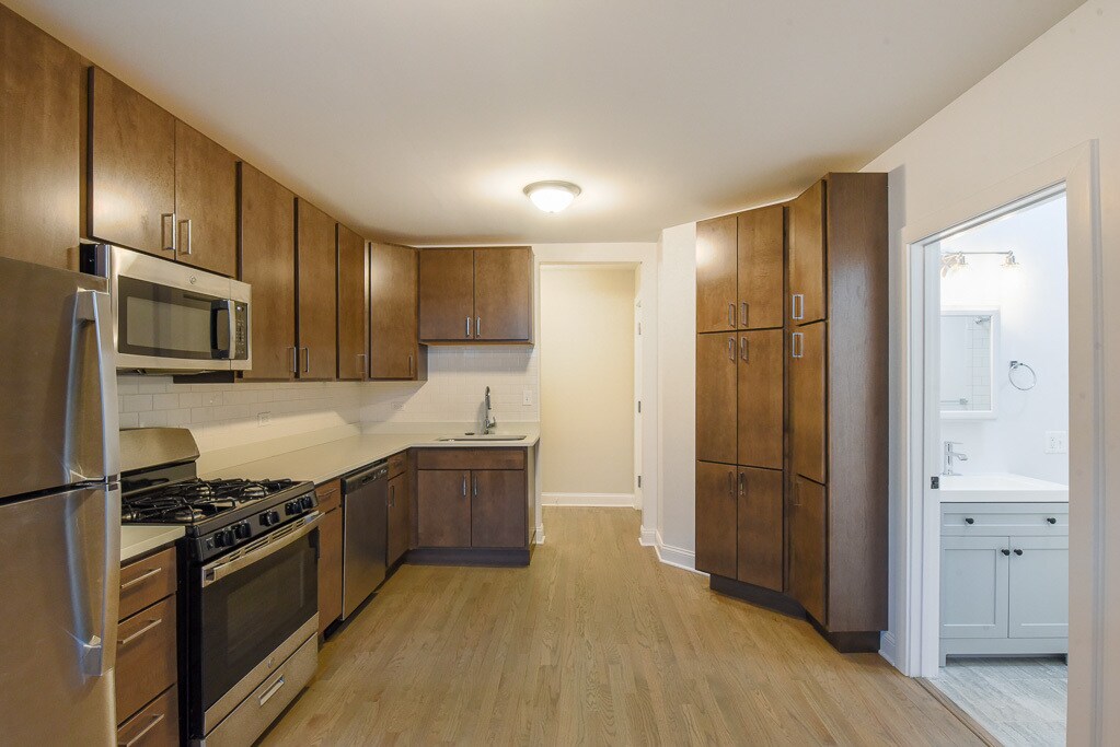 Building Photo - 3405 W Fullerton Ave