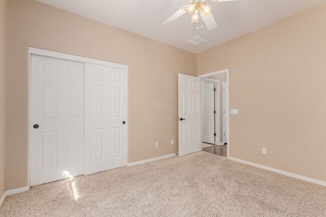 Building Photo - Gorgeous Property in 55+ Community