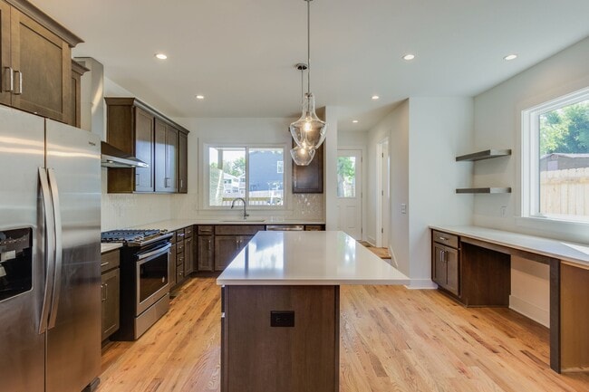 Building Photo - 1822 16th Ave N