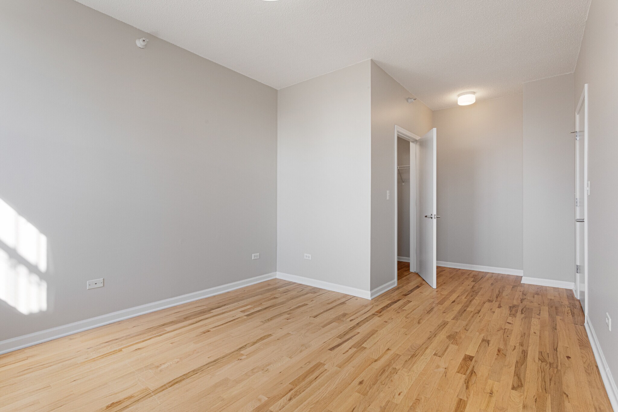 Building Photo - 1717 S Prairie Ave