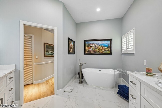 Building Photo - 8868 Lely Island Cir