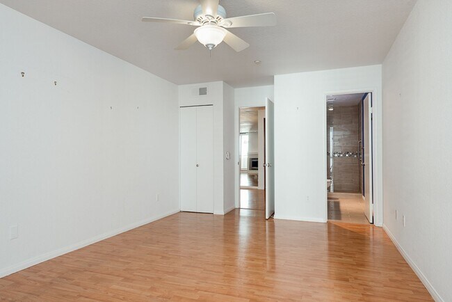 Building Photo - Marina District 2 Bedroom at Marina Park! ...