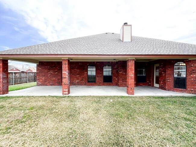 Building Photo - Available NOW!!!! You must see this is a Fabulous Home. 4 bedrooms, office, 2 bath, 2 car garage ...