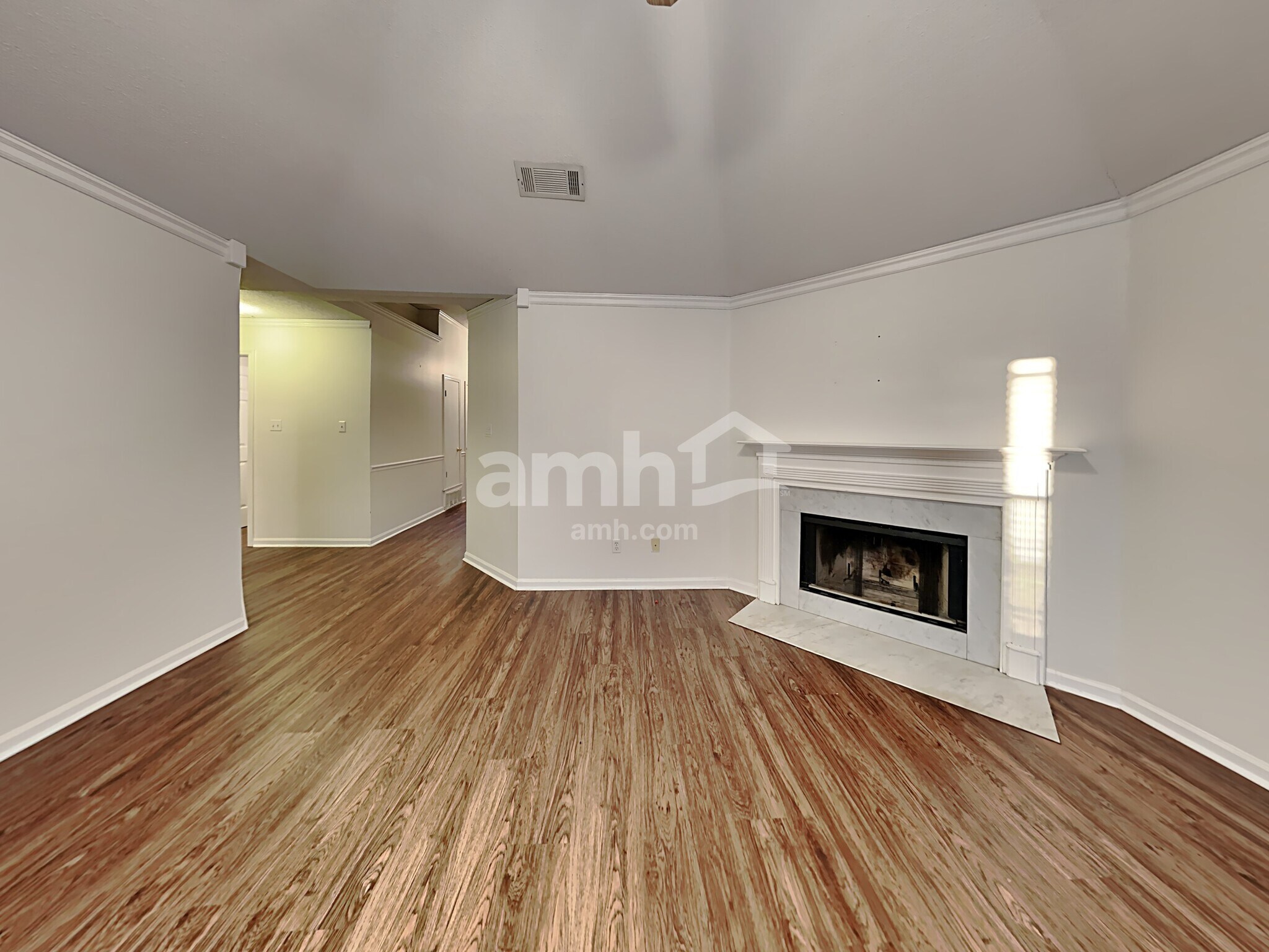 Building Photo - 10085 Woodland Grove Dr