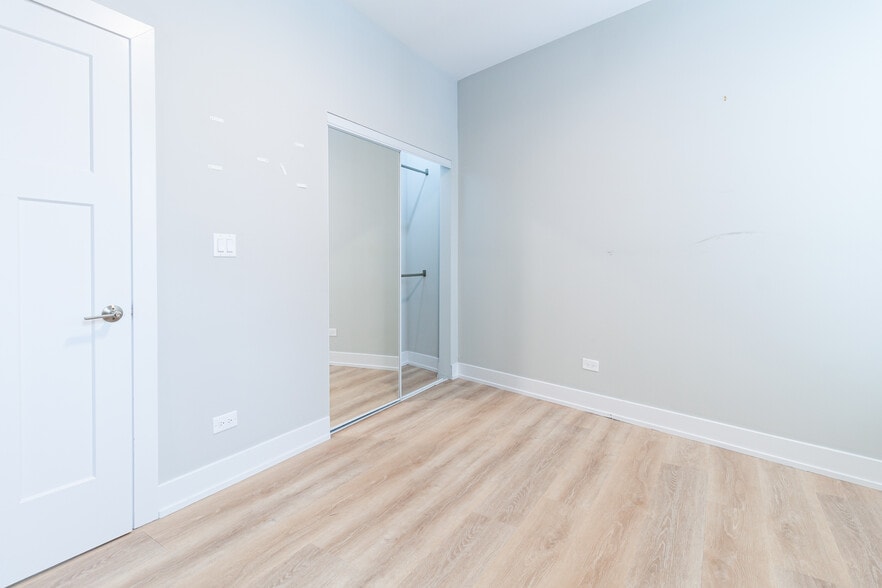 Building Photo - 441 W Belden Ave