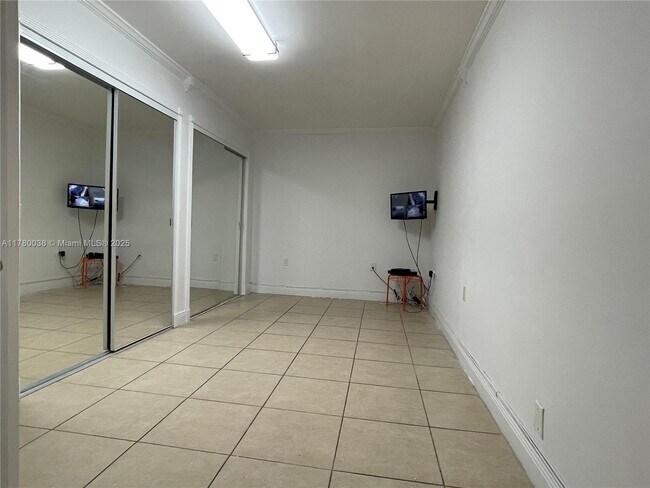 Building Photo - 881 SW 104th Ct
