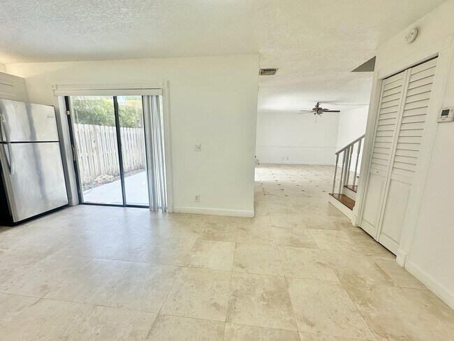 Building Photo - 173 Lake Arbor Dr