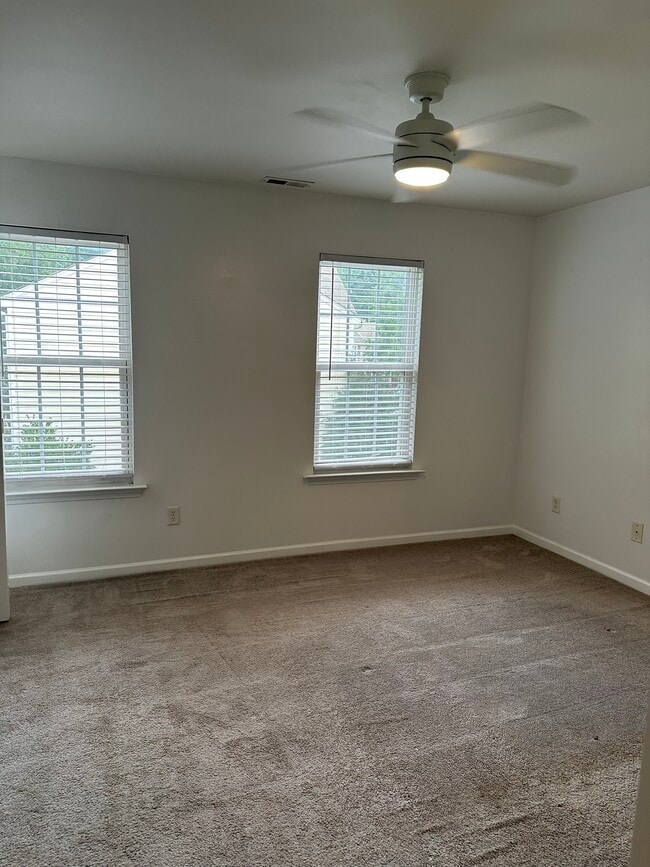 Building Photo - 5631 Seths Dr