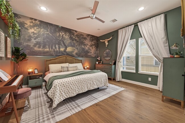 Building Photo - 1113 W 15th 1/2 St