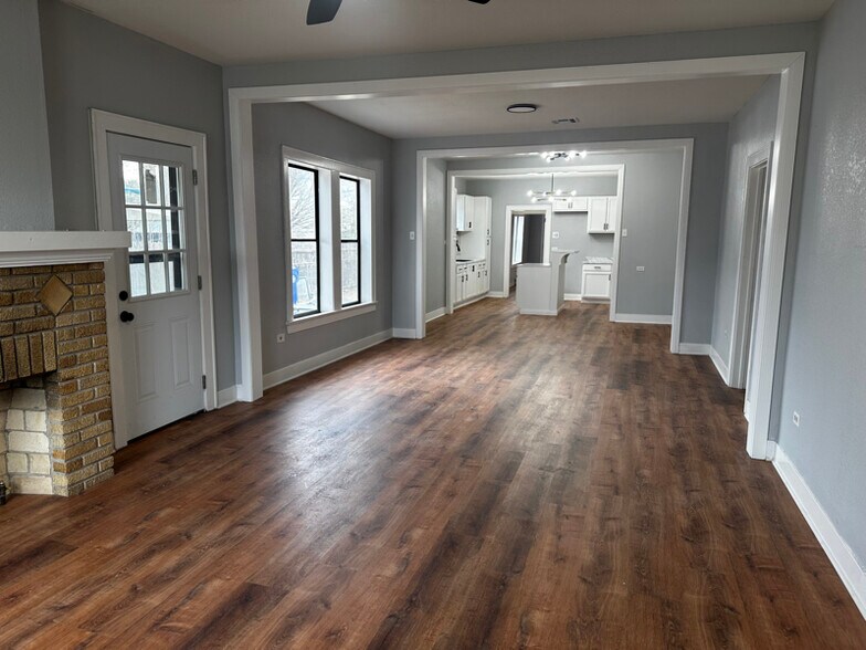 Building Photo - 2412 Summer Ave