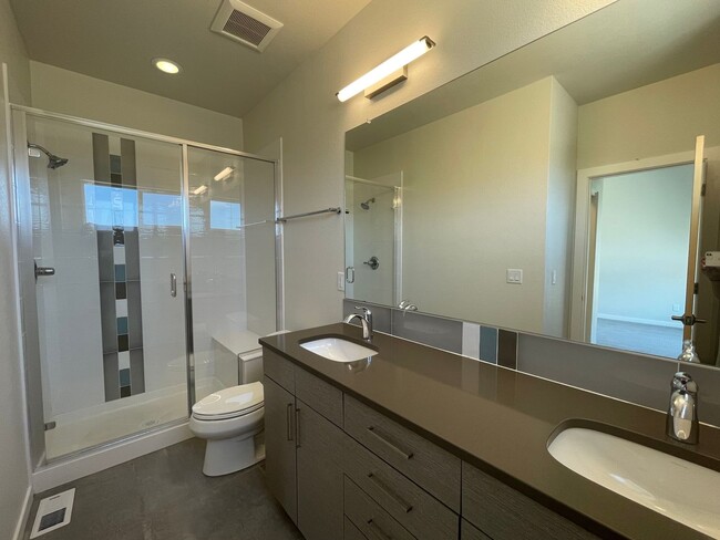 Building Photo - Just reduced $2295! LOVELY 2 BED/2.5 BATH Great location near Boulder!