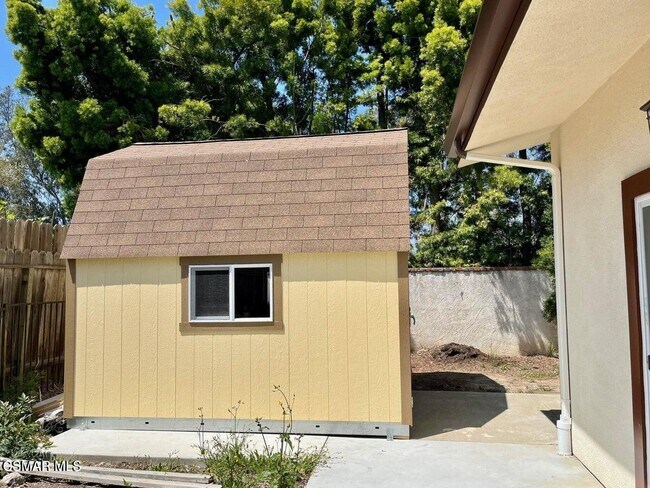 Building Photo - 619 Crestview Ave
