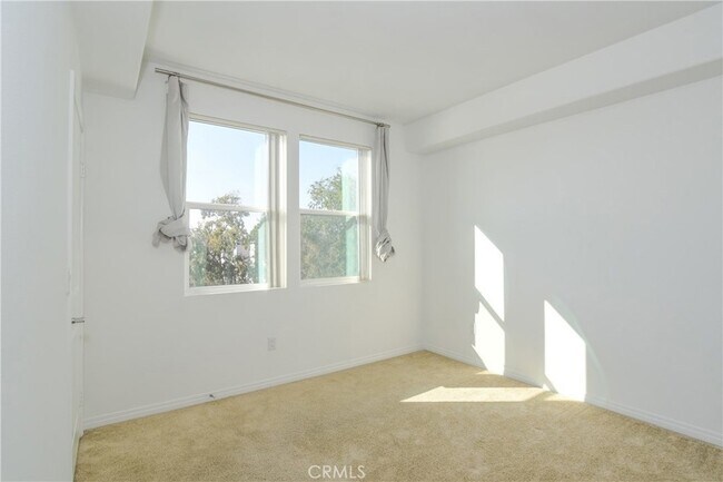 Building Photo - 11925 Kling St