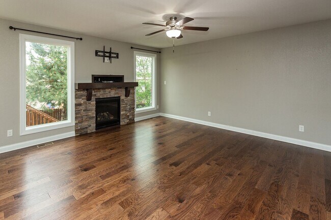 Building Photo - Perfect Single Family Home in Norwalk
