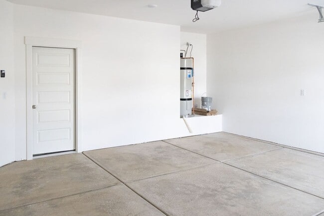 Building Photo - Spacious 4-Bed Home in Sage Canyon