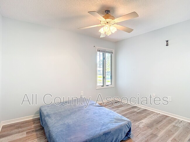 Building Photo - 1007 S Pointe Alexis Dr