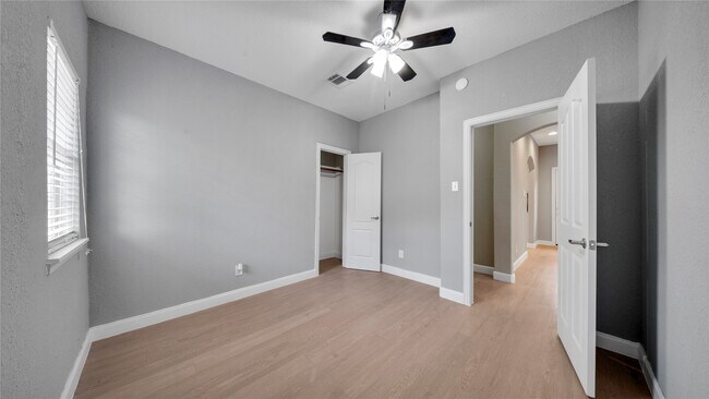 Building Photo - 8214 Peekskill Ln