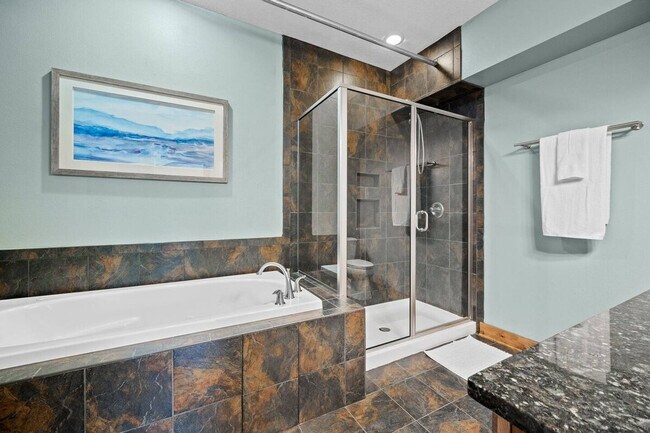 Building Photo - 301 E Walnut St