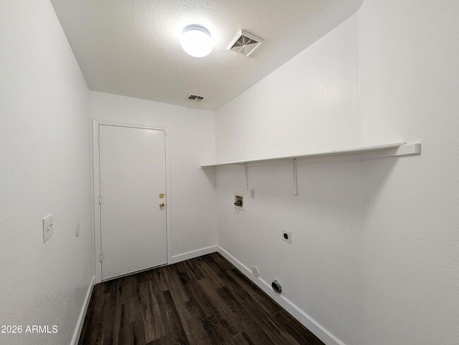 Building Photo - 2404 W Roeser Rd