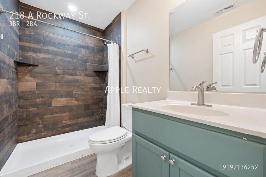 Building Photo - 218 W Rockway St