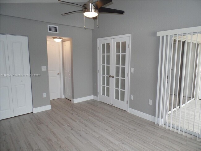 Building Photo - 2803 N Oakland Forest Dr