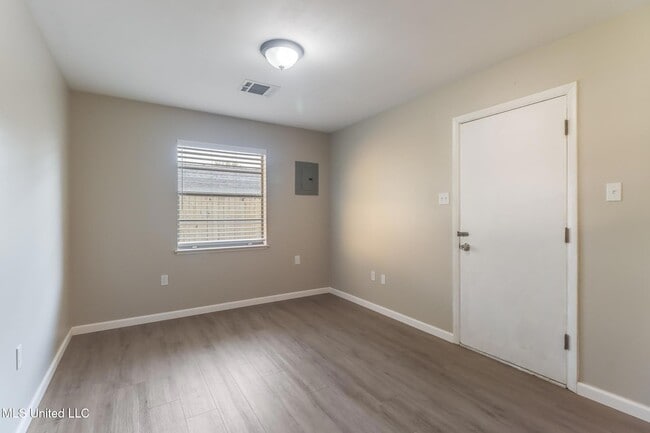 Building Photo - 1003 Wilson Dr