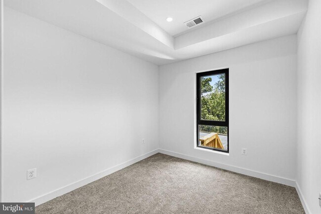 Building Photo - 2534 Elvans Rd SE