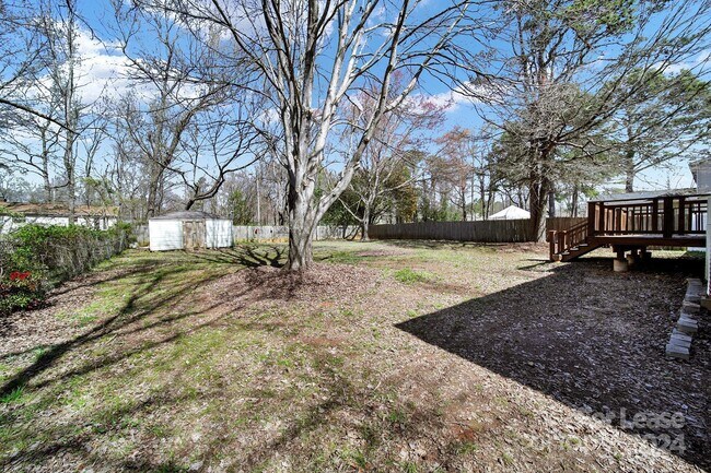 Building Photo - 6230 Holly Knoll Dr