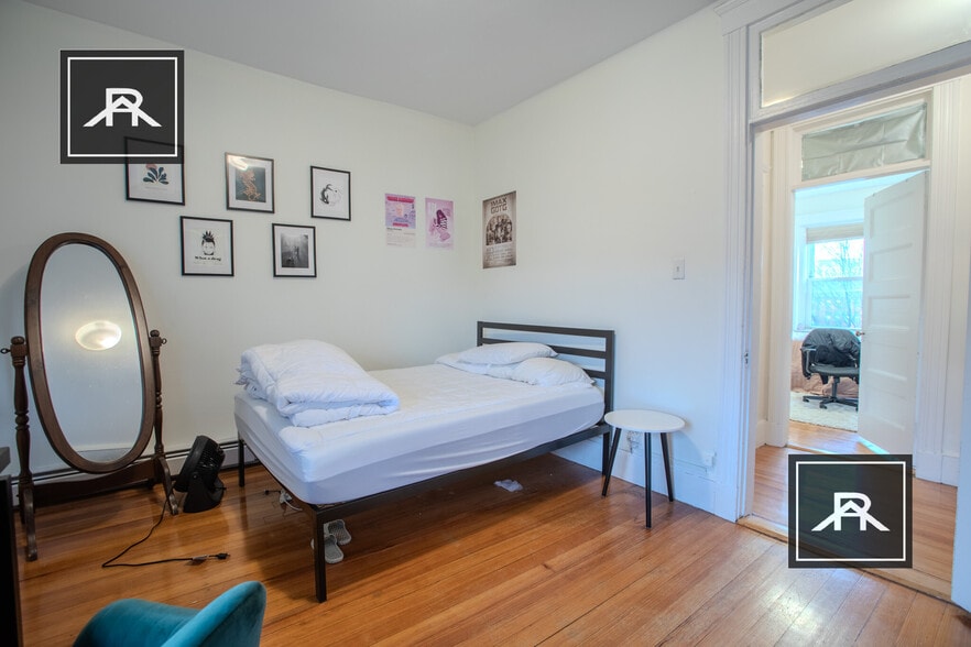 Building Photo - 256 Aspinwall Ave