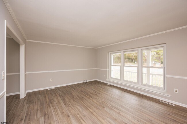 Building Photo - 320 Bergen Ave