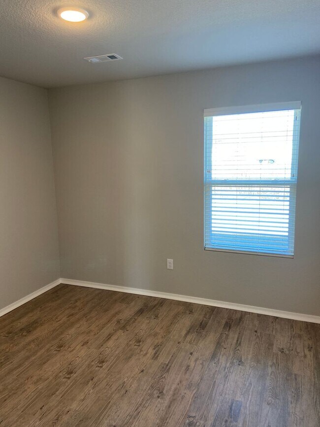 Building Photo - PRE-LEASING NOW | Stylish 4 Bed, 2 Bath Home in Conrad Court
