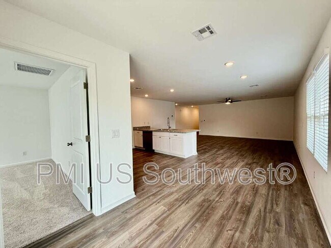 Building Photo - 2580 View Way