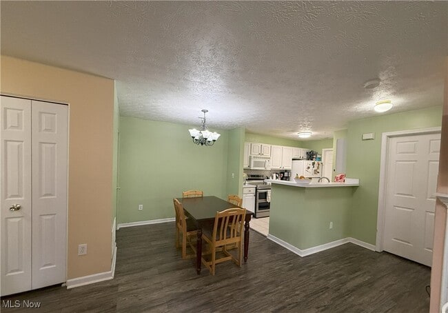 Building Photo - 14800 Lenox Dr