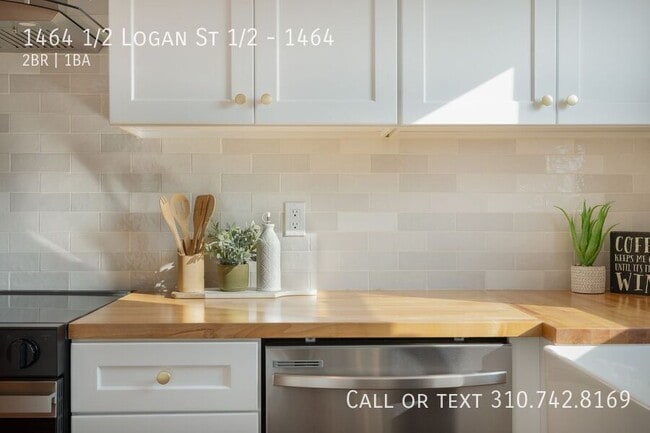 Building Photo - 1464 1/2 Logan St 1/2-1464