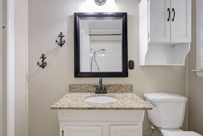 Building Photo - * * * $750 MOVE-IN SPECIAL!!! * * * Charmi...