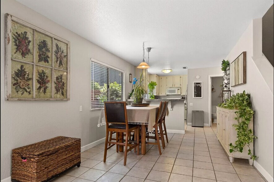 Building Photo - 35 Patricia Way