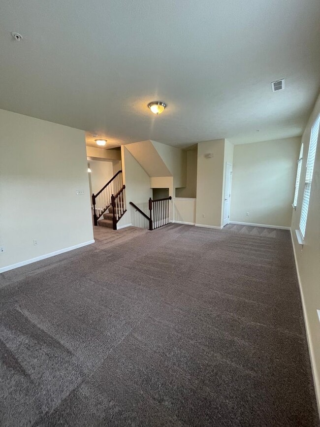 Building Photo - Gorgeous 3 BD/ 2.5 BA Townhouse Available in Wexford!