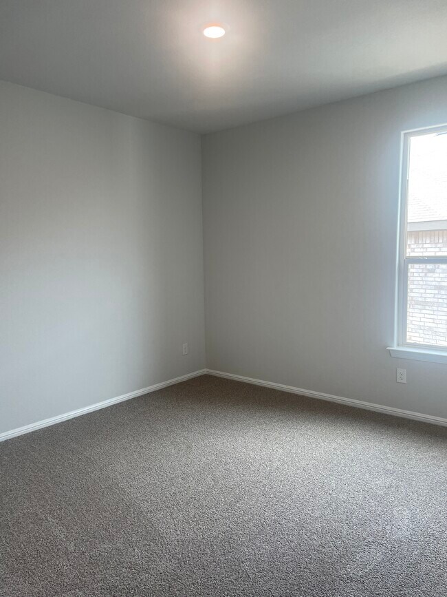 Building Photo - 941 Braymer Ln